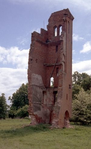 Ruine des Kirchturms der Kirche von Groß-Schorellen / Adlerswalde / Saratovskoje